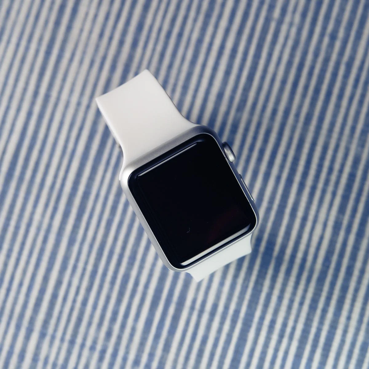 Apple Watch Custom Fit Silicone Watch Band - White/Silver - Image 3
