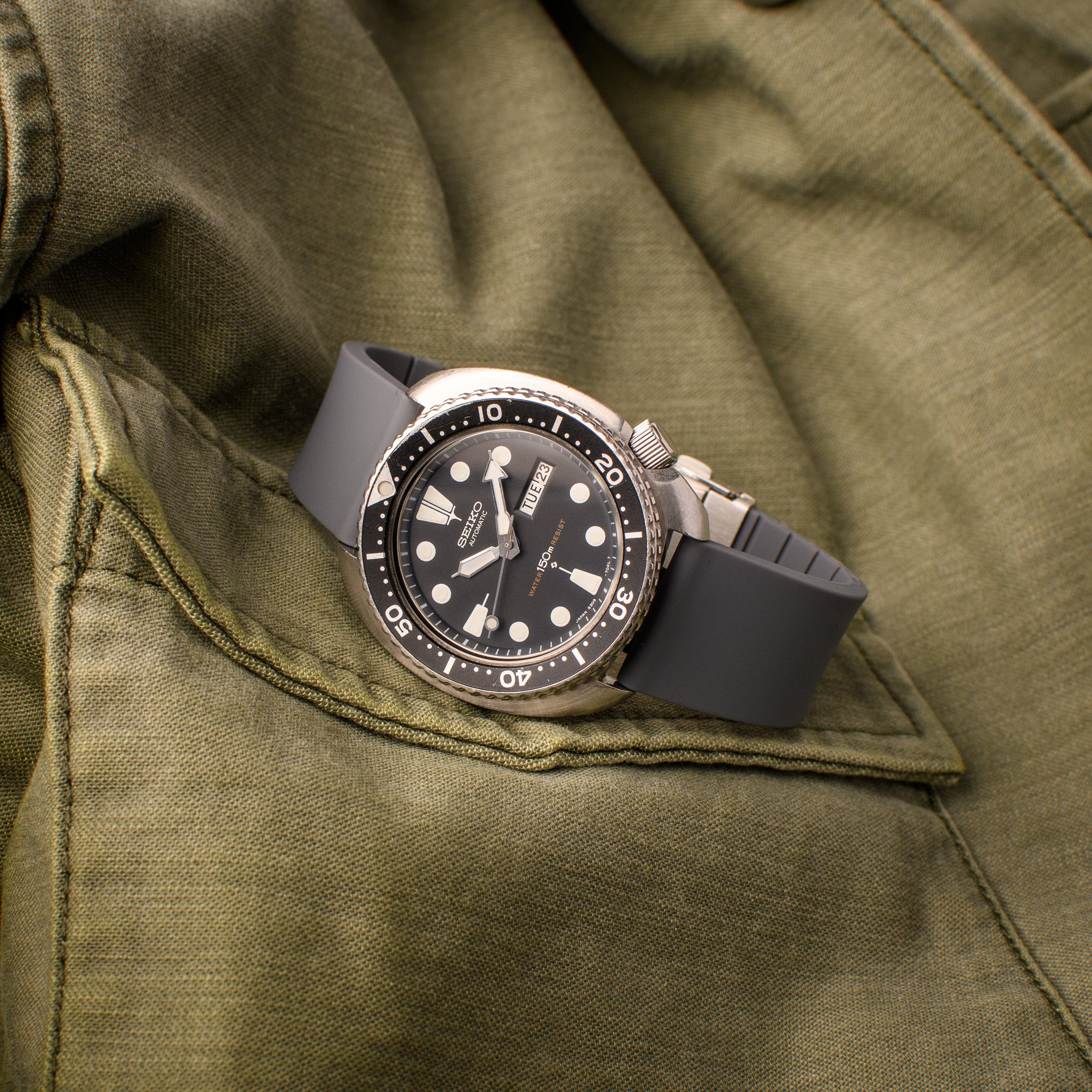 Quick Release Custom Fit Silicone Watch Band - Graphite - Image 2